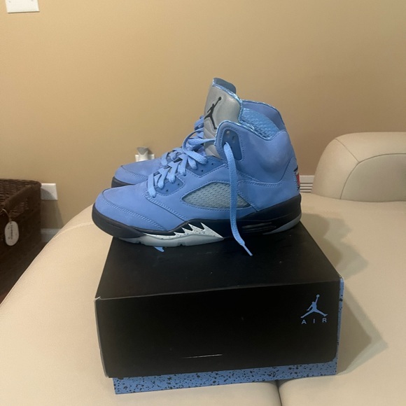 Jordan Men's Black and Blue Sneakers - Picture 4 of 8